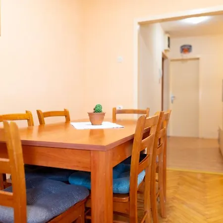 Duje Apartment *